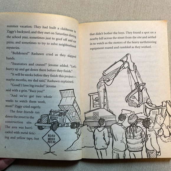 📚2/$6  2-Book Bundle Ziggy and the Black Dinosaurs Series #4, #5 - Picture 15 of 16